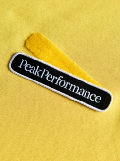 PEAK PERFORMANCE SEASONAL PATCH HOOD MEN Citrine -Ski Uitrusting Verkoop schermafbeelding 2021 10 09 om 16.11.32