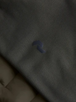 PEAK PERFORMANCE WOMEN'S ARGON HYBRID HOOD JACKET Forest Night -Ski Uitrusting Verkoop schermafbeelding 2022 09 17 om 09.59.25