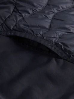 PEAKPERFORMANCE HELIUM HYBRID HOOD JACKET MEN Black -Ski Uitrusting Verkoop schermafbeelding 2022 10 03 om 14.01.11