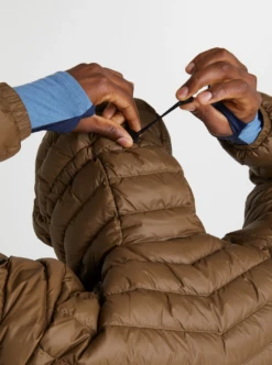 PEAK PERFORMANCE MEN'S FROST DOWN HOODED JACKET Woody -Ski Uitrusting Verkoop schermafbeelding 2022 10 10 om 15.54.03