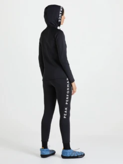 PEAK PERFORMANCE RIDER SHORT PANTS WOMEN Black -Ski Uitrusting Verkoop schermafbeelding 2022 10 22 om 09.29.31